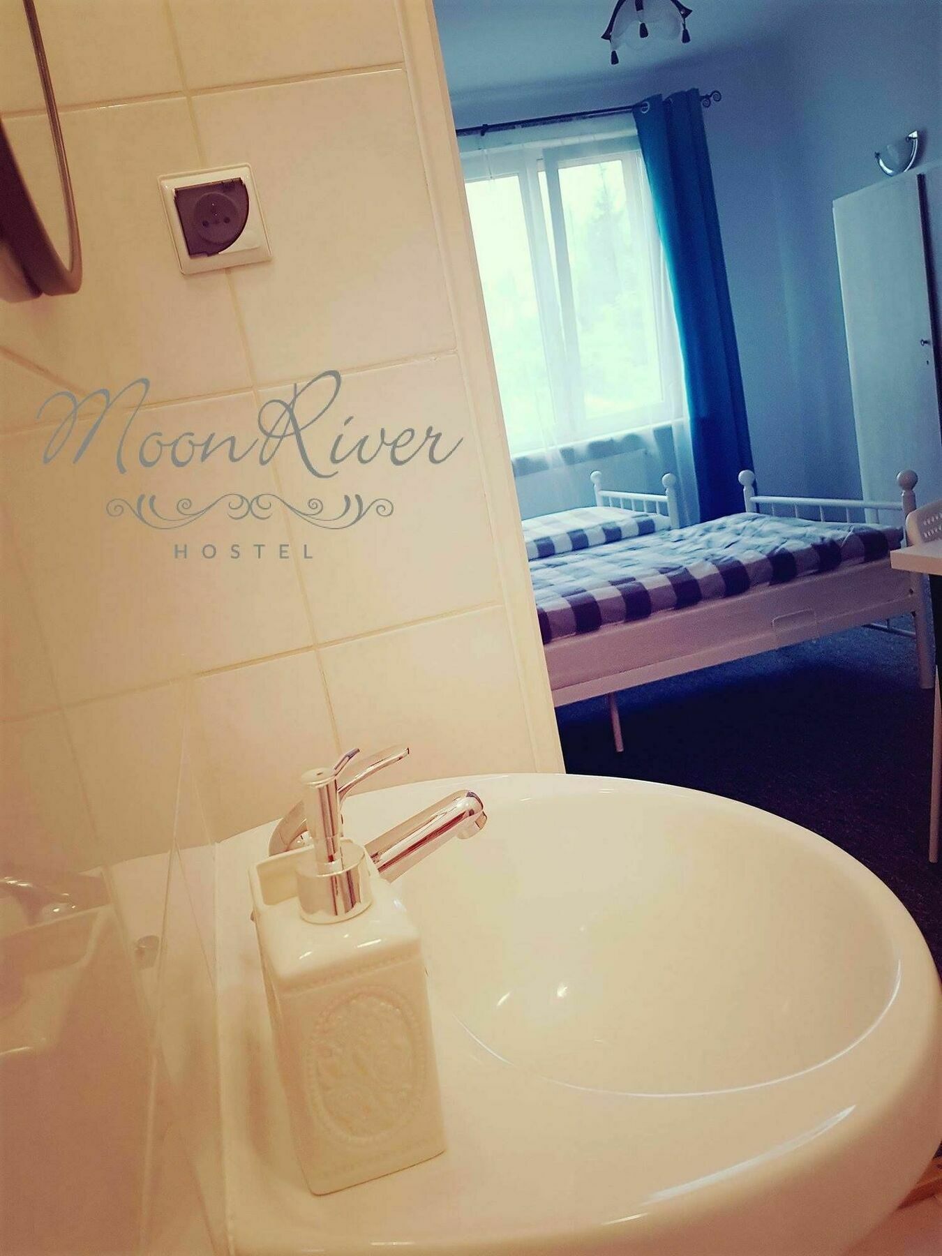 Moonriver Inn Варшава Екстер'єр фото